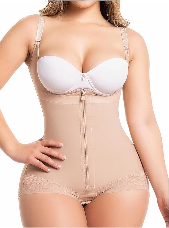 Faja moldeadora de cuerpo completo color beige para mujer.